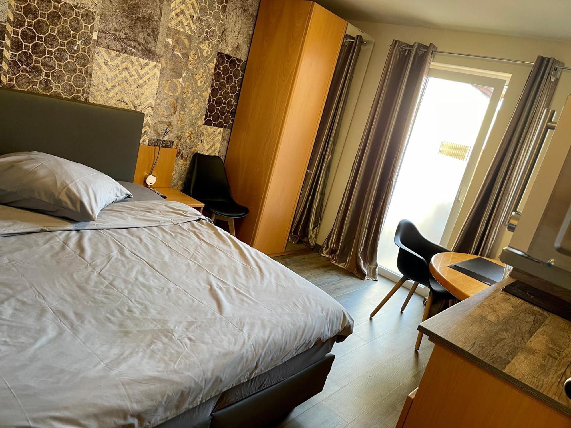 Hotel Mythos "Apartments" Markgröningen Eksteriør billede